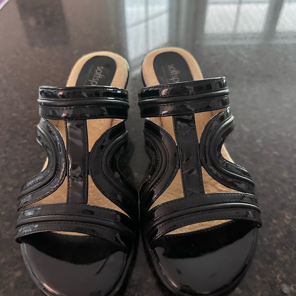 Softspots Black Sandals with Crisscross Straps